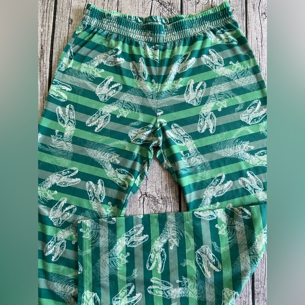 Sleepwear 2-piece set. Elastic waistband pants, long sleeve top. 🦖 - Picture 2 of 10